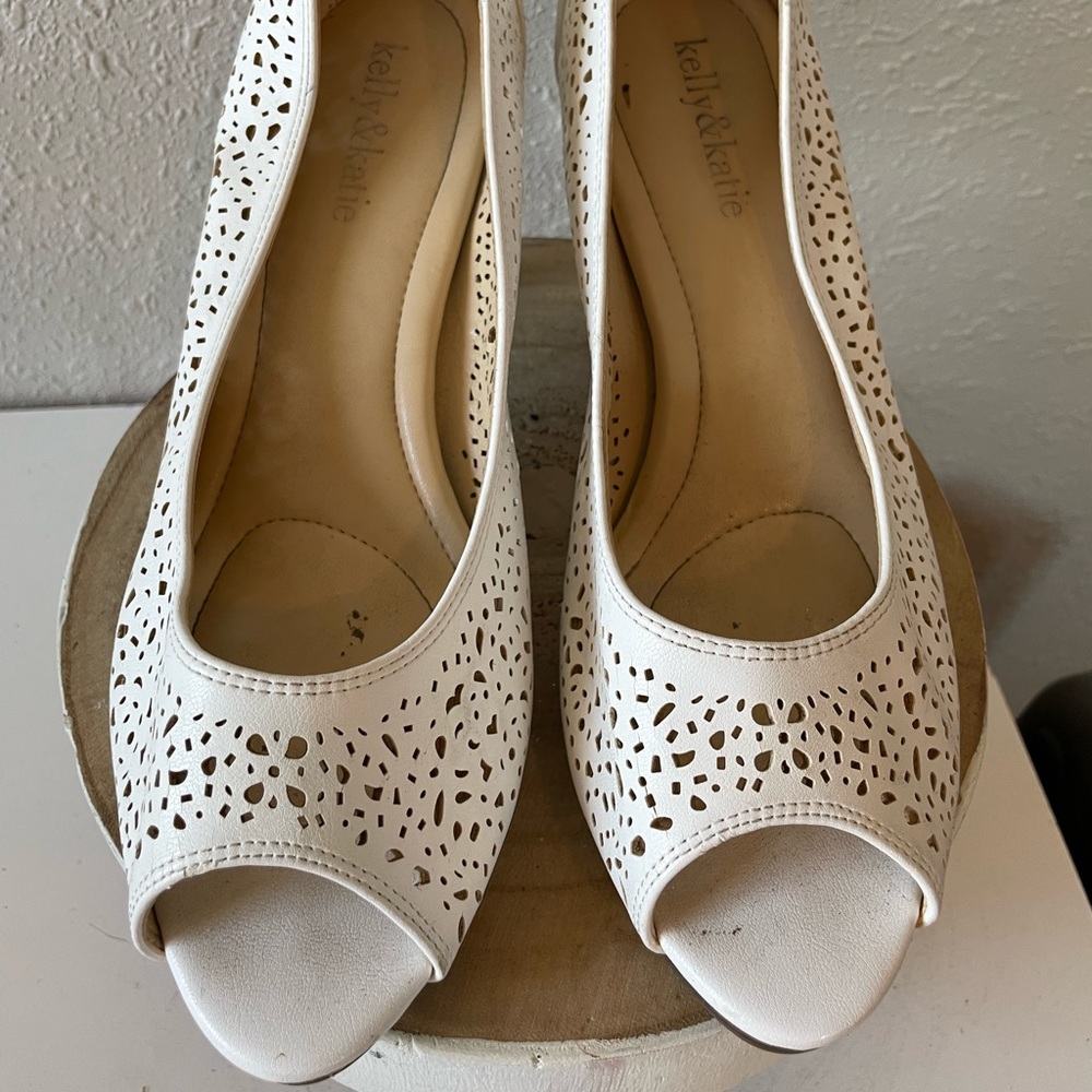 Kelly & Katie White Weave Heels Size 7.5 EUC - Picture 3 of 8
